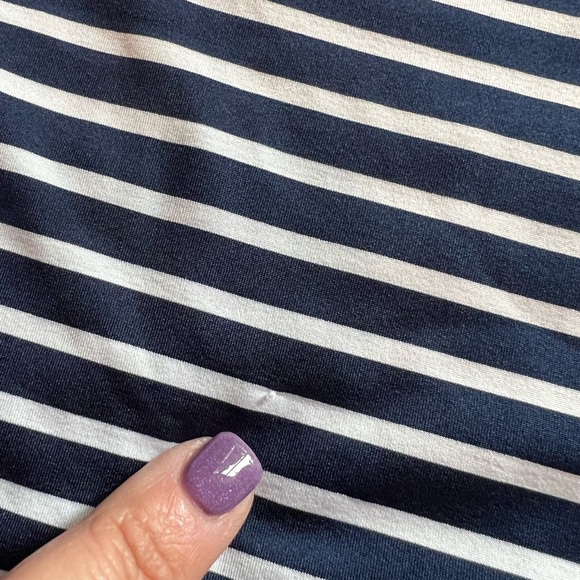 Vineyard vines navy top - Picture 2 of 3